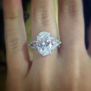 Oval Cut Diamond Engagement Rings