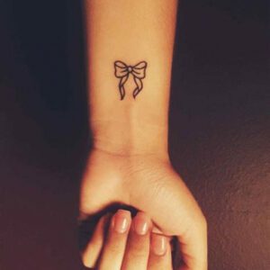 Small Tattoo Ideas for Women: Easy Alien Designs